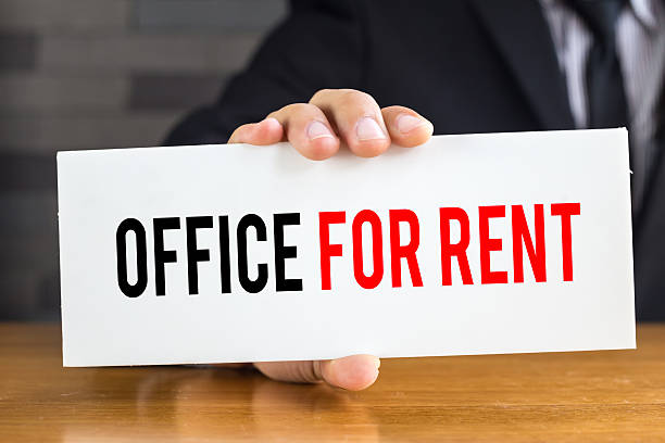 istock Office for rent, message on white card showing by businessman 511658988