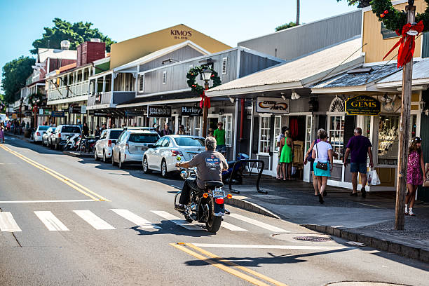 via dello lo shopping nella vecchia lahaina, maui, hawaii, stati uniti - lahaina foto e immagini stock