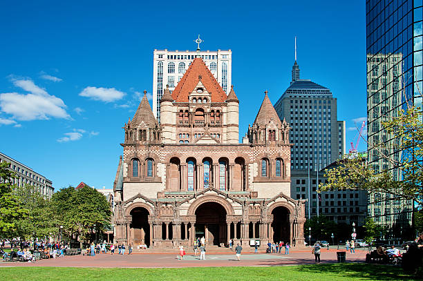 ボストンのトリニティ教会 - boston back bay residential district house ストックフォトと画像