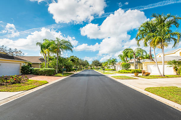Gated community houses by the road in tropics Gated community houses by the road in South Florida collier county stock pictures, royalty-free photos & images