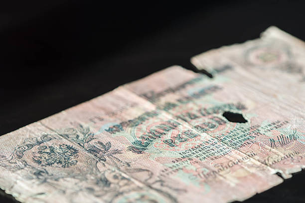istock Obsolete banknote in twenty-five Russian rubles close up 511678162