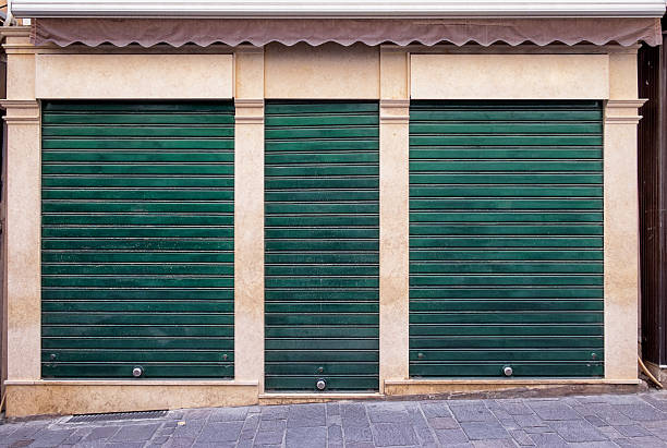 ancien magasin sur le devant - store facade window display outdoors photos et images de collection