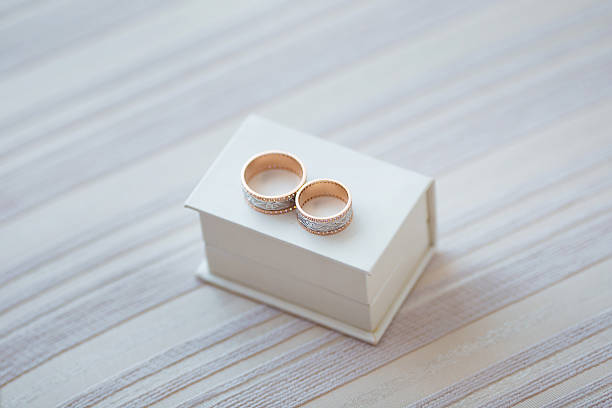 istock Luxury stylish gold wedding rings on white box 511724884