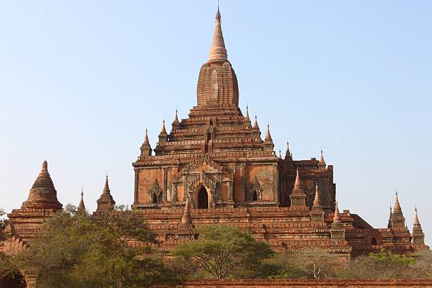 sulamani, alten buddhistischen tempel und pagoden in bagan, myanmar - gawdawpalin pagoda stock-fotos und bilder