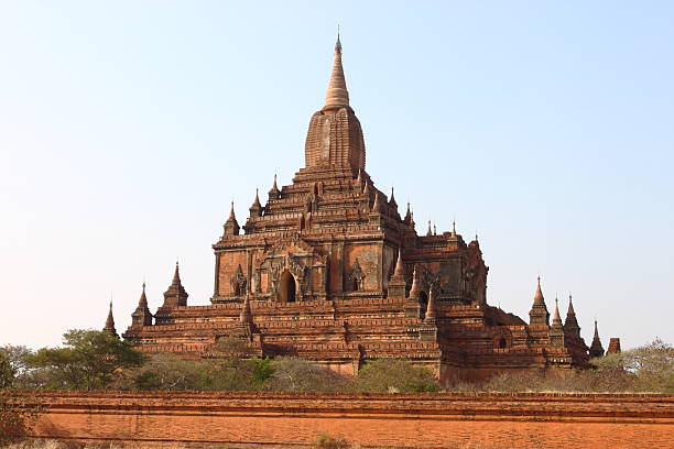 sulamani, alten buddhistischen tempel und pagoden in bagan, myanmar - gawdawpalin pagoda stock-fotos und bilder