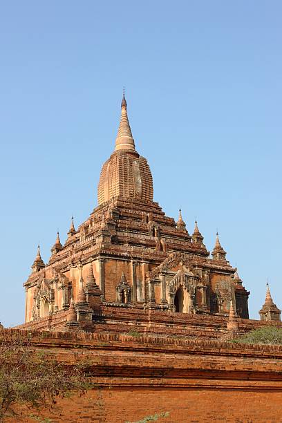 di sulamani, templi buddisti e pagode di bagan, myanmar - gawdawpalin pagoda foto e immagini stock