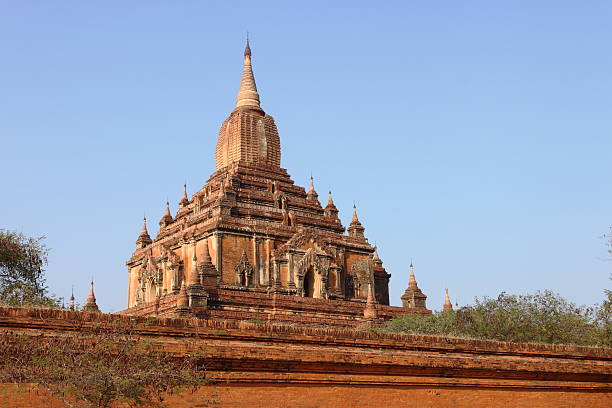 di sulamani, templi buddisti e pagode di bagan, myanmar - gawdawpalin pagoda foto e immagini stock