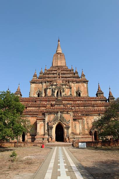 sulamani, alten buddhistischen tempel und pagoden in bagan, myanmar - gawdawpalin pagoda stock-fotos und bilder