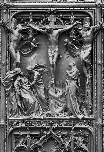 Details of the statues of Duomo di Milano's door