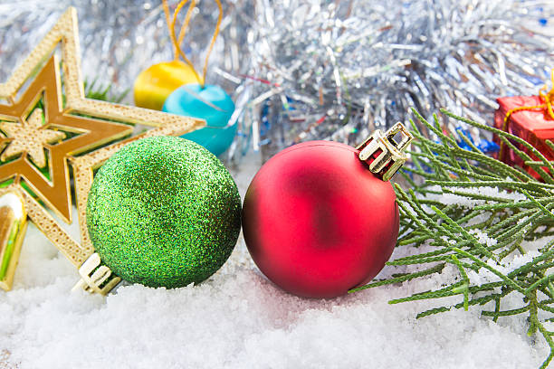 istock Christmas ball and gift box on the snow 511727364