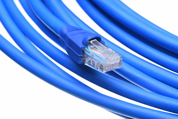 niebieski kabel sieciowy z komputera wtyczkę - cat5 rj45 cable network connection plug zdjęcia i obrazy z banku zdjęć