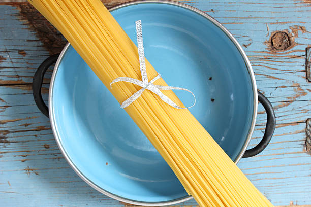 паста спагетти - carbohydrate freshness food and drink studio shot стоковые фото и изображения