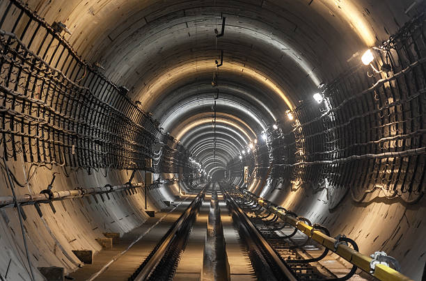el metro túnel. - train tunnel fotografías e imágenes de stock