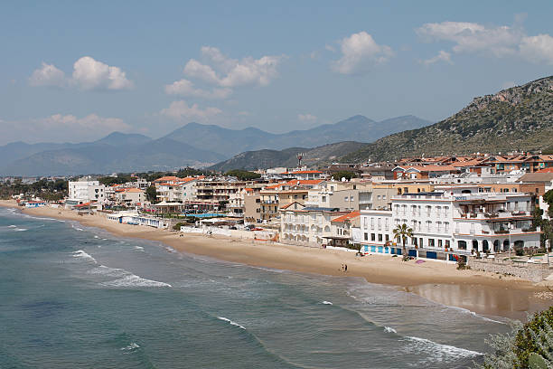 praia italiana - resorte imagens e fotografias de stock