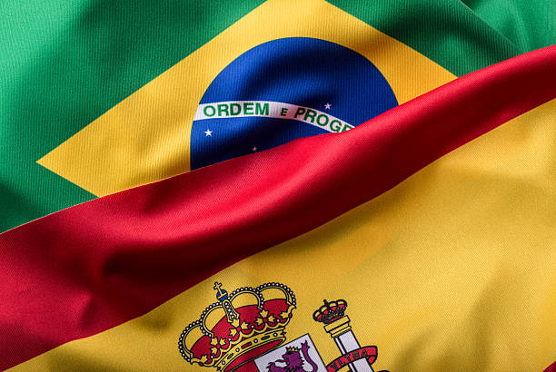 brasilien und spanien. brasilien flagge und spanien flagge - international team soccer fotos stock-fotos und bilder
