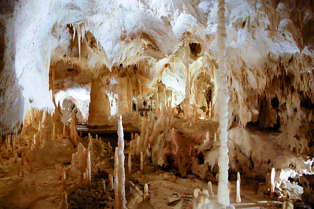 frasassi cave-italia - aragonita fotografías e imágenes de stock