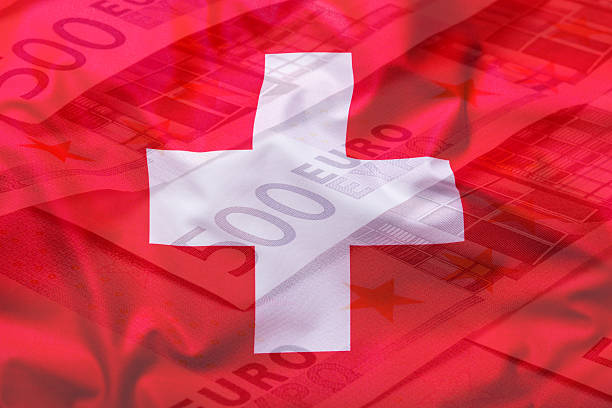 drapeau de la suisse et l'europe union. drapeau concept de l'argent - currency exchange global finance currency european union currency photos et images de collection