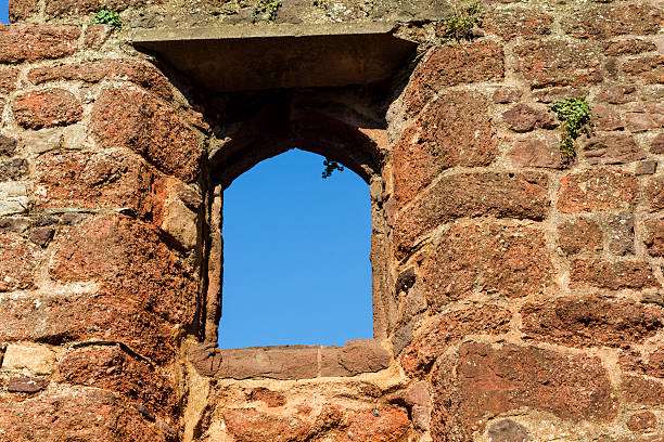Vieux mur et l'intérieur de la fenêtre, Saint Catherine Hospices, Exeter. - Photo