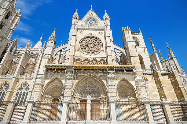 istock Detail of the facade Leon Cathedral, Spain. 511771093