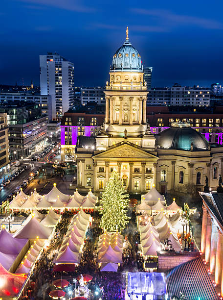 istock Chtristmas Maket Gendarmenmarkt in Berlin 511773063
