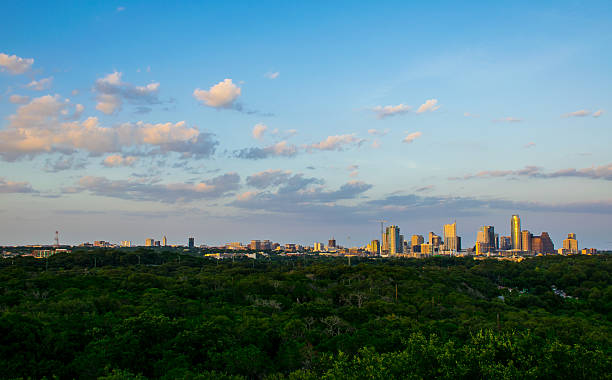 wunderschöner blick auf die skyline von austin, texas, sunste - austin texas austin nevada skyline texas stock-fotos und bilder