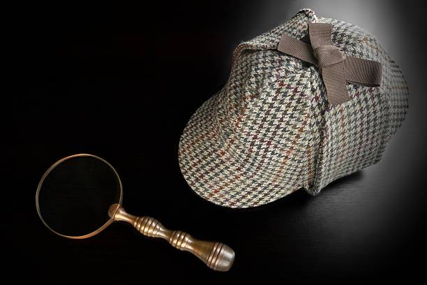 istock Deerstalker Hat  And Vintage Magnifying Glass On Black Background 511785446