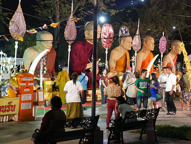 불교도 기부 및 조각상 - monk meditating thailand bangkok 뉴스 사진 이미지