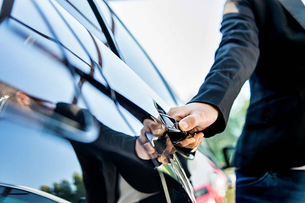 운전기사 영업중 자동차모드 도어 - car door 이미지 뉴스 사진 이미지