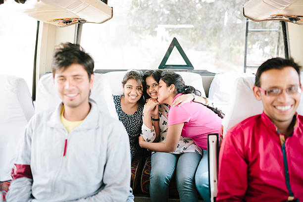 vous voyagez avec vos amis, jodhpur - india car indian culture indian ethnicity photos et images de collection