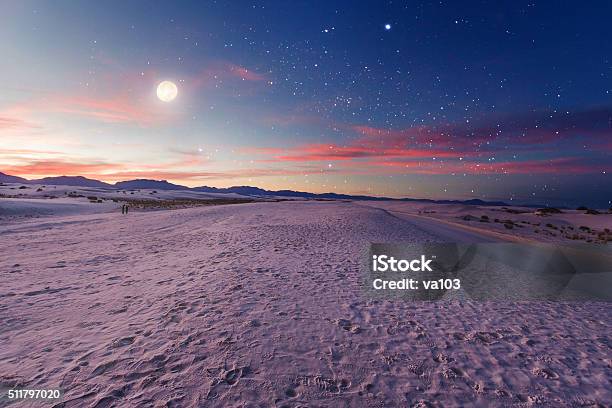 Foto de Lua Gazers e mais fotos de stock de Lua - Lua, Noite, Céu - Fenômeno natural