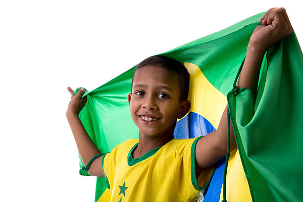 brasilianische kleiner junge hält die flagge von brasilien - soccer child indoors little boys stock-fotos und bilder