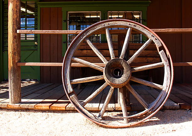 wagon wheel - trailblazer stock-fotos und bilder