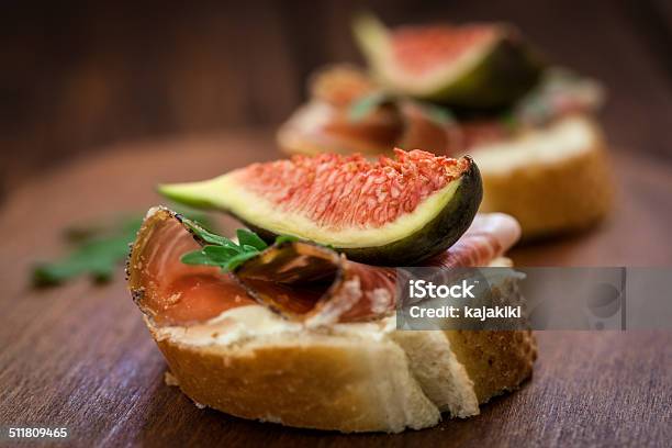 Bruschetta Foto de stock y más banco de imágenes de Prosciutto - Prosciutto, Higo, Naturaleza muerta