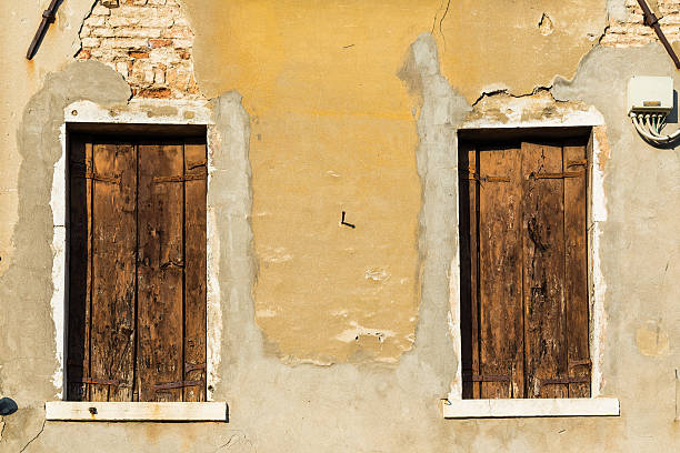 istock Windows and Walls in Venice 511810714