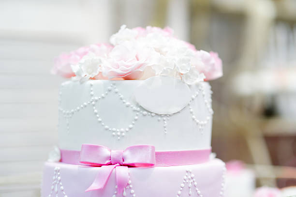 istock Wedding cake decorated with cream flowers 511812402
