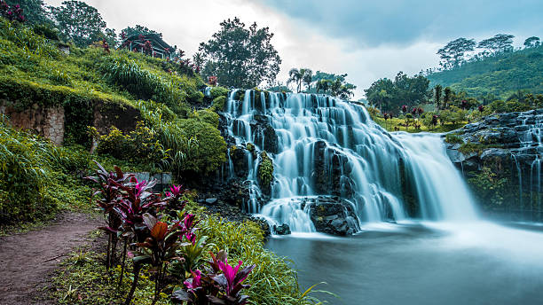 cascata em java - awe beauty in nature waterfall cool imagens e fotografias de stock