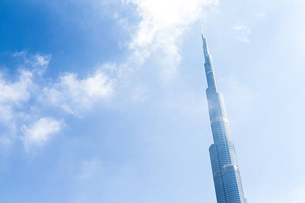 burj khalifa, em dubai-o maior torre em todo o mundo - editorial tall luxury contemporary imagens e fotografias de stock