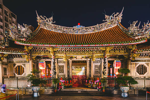 istock Longshan Temple in Taipei, Taiwan 511864018
