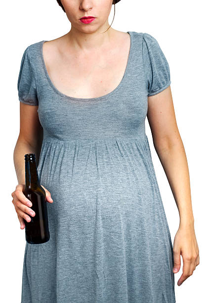 donna gravidanza bambino di alcol dipendenza rischio di arresto - abdomen addiction adult alcohol foto e immagini stock