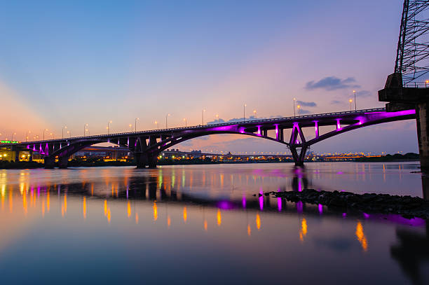 istock Beautiful bridge in Taipei 511870765