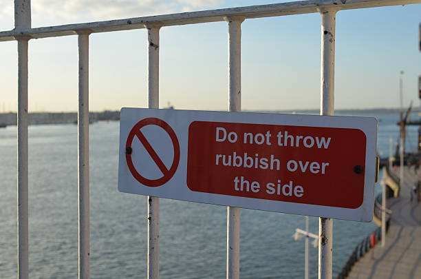 istock Do not throw rubbish over the side sign. 511883401