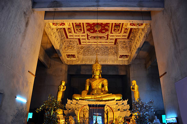 Buddha at Wat Chedi Hoi, The Oyster Shell Temple