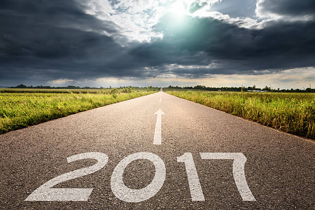 istock Empty road to upcoming 2017 against the big cloud 511934904