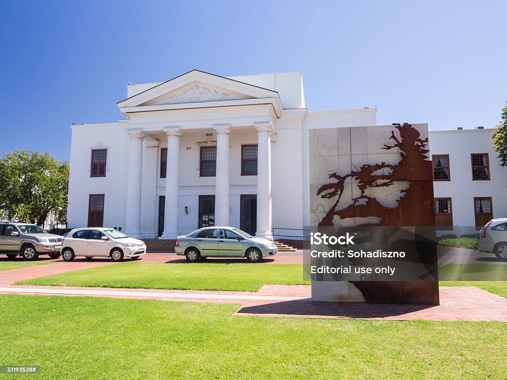 Stellenbosch Stellenbosh, South Africa - February 16, 2016: Bronze coated statue of Nelson Mandela in front of Stellenbosch Town Hall on a sunny day. Nelson Mandela Stock Photo