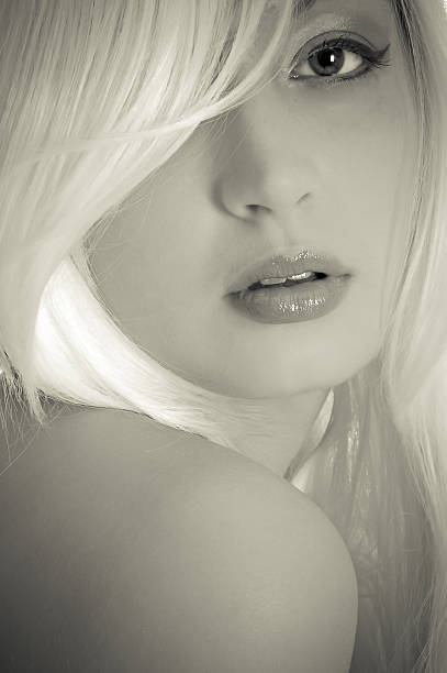 istock Fashionable looking girl 511943338