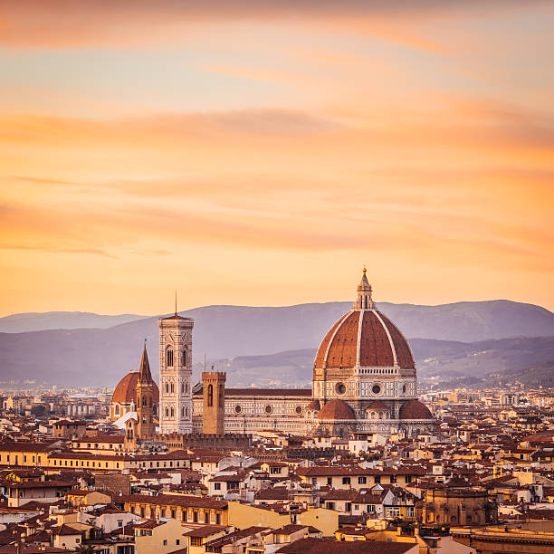 la catedral y el horizonte de florencia en puesta de sol - cupola fotografías e imágenes de stock