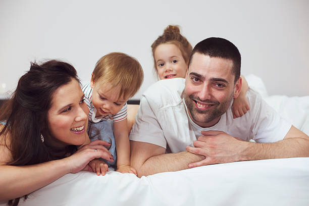 istock Family in bed 511947420
