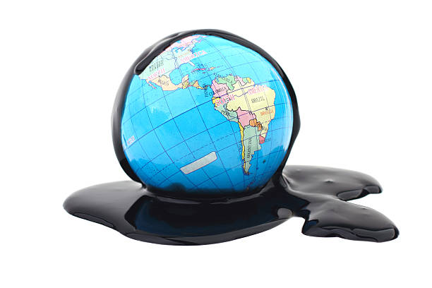 istock Earth and Oil 511948957