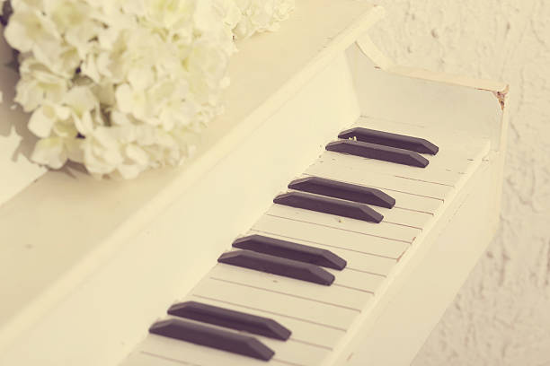 istock Wedding beautiful flowers on vintage piano 511975027