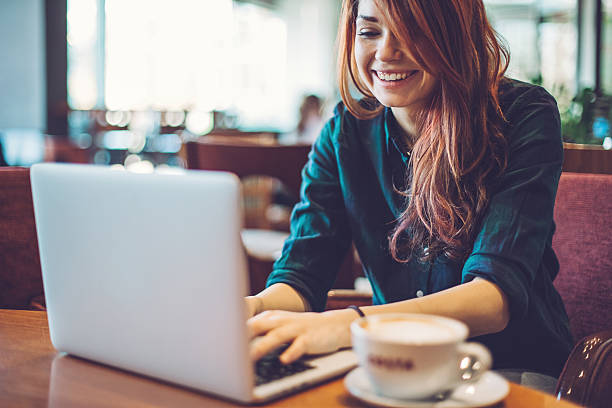 istock Texting in a coffee shop 511986318
